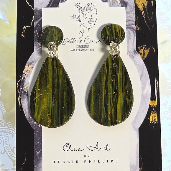 Green Bamboo Color Earrings - Picture 2 of 2